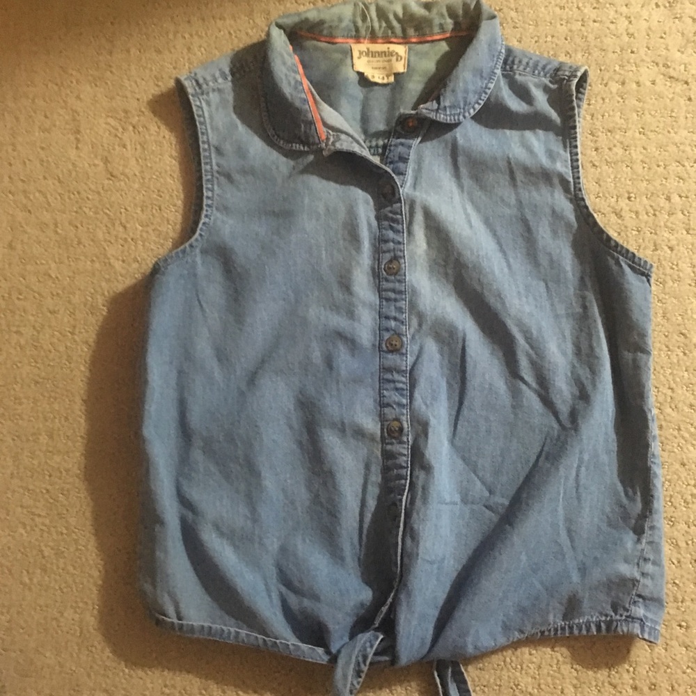 Sleeveless cropped denim shirt with a tie!